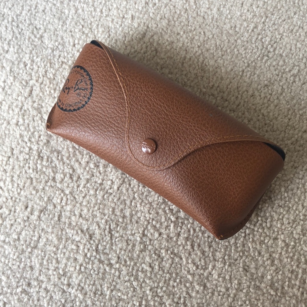 Tan Rayban Case and Cleaning Cloth